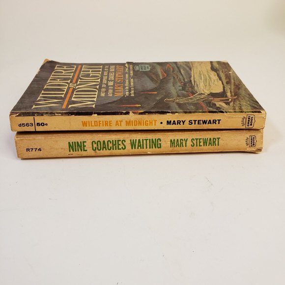 2 Mary Stewart Paperbacks Wildfire at Midnight 1962 & Nine Coaches Waiting 1963 - Picture 5 of 12